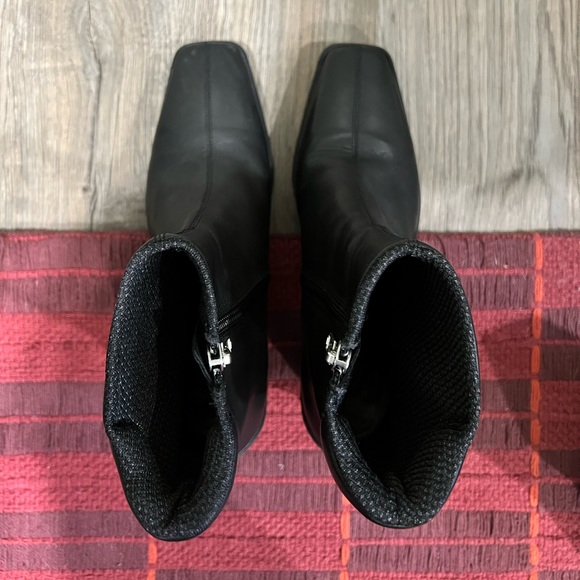 Square toe black boots - Picture 3 of 3